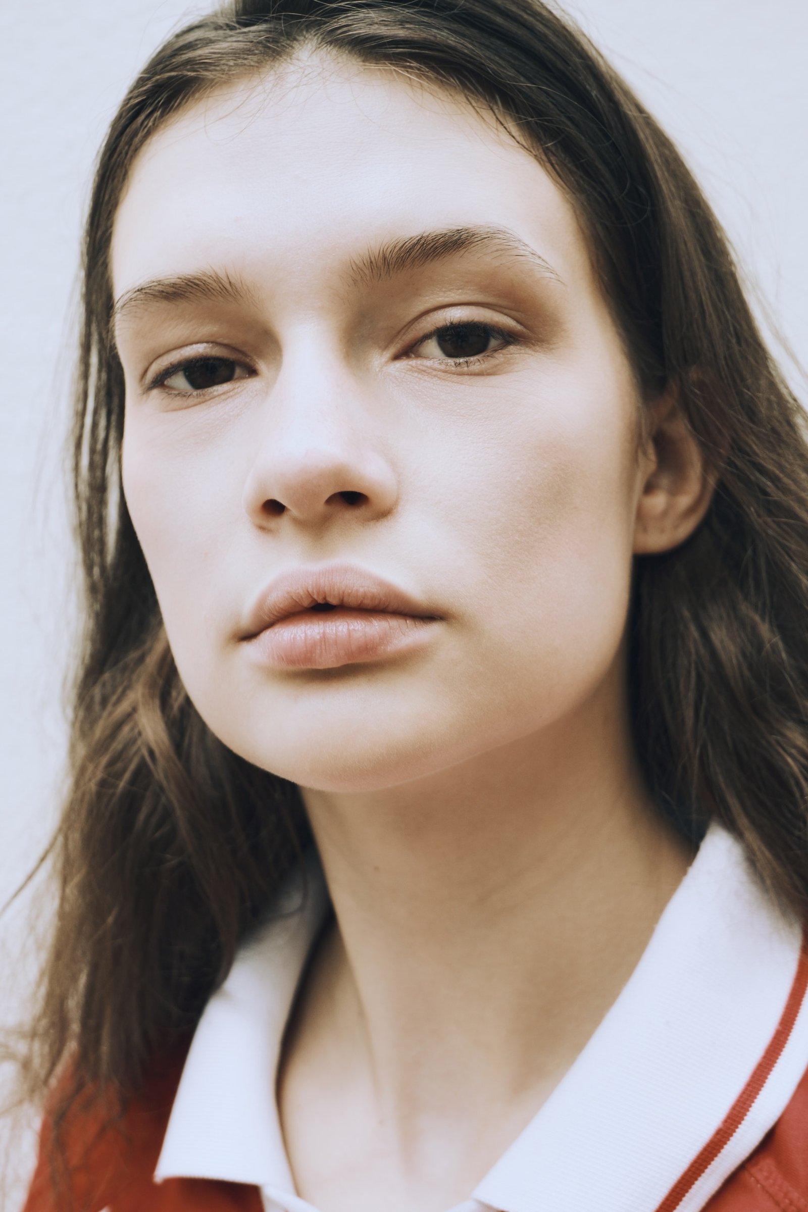 Exemple book mannequin : look casual en extérieur à Paris